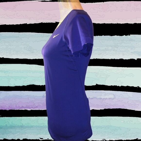 Nike purple athletic top - Picture 2 of 6